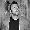 SE-Anthony Gonzales tar dig på en resa genom musikhistorien ut i rymden och in i framtiden. Med drömmars logik väver han ihop åttiotalpastischer med Jesus and Mary Chain och tragiska texter med euforiska refränger. Precis så ambitiös och intressant är M83s musik. Han har de senaste tio åren banat väg för och testat nya grepp om shoegaze och den elektronisk pop. M83 är sprunget ur Anthony Gonzales tidiga förälskelser med Sonic Youth, krautrock och psykedelia men har under åren formats till en egen organism vågahalsigt laborerande med ljud. Han avskydde från början sin egen röst, vilket har resulterat i mycket experiment, reverb och effekter på sången och tonvikt på instrumental musik. På den nya skivan ”Hurry up, We’re dreaming” verkar han dock ha lämnat gamla komplex bakom sig och gapar ikapp med Zola Jesus på skivans intro.<BR>
<BR>
M83s Anthony Gonzales kommer från Antibes som ligger på den franska Rivieran. Medelhavsblått och guldblänkande, säkerligen en märklig plats att växa upp på men han har alltid valt att stanna kvar. Det bästa han vet, säger han, är att åka bil längs kusten och lyssna på Brian Enos ambientskivor. M83 skidrar ofta tonårens känslor och den förra skivan ”Saturdays=Youth” var en hyllning till hans ungdoms anglosaxiska pophjältar. Den nya skivan är ett superambitiöst dubbelalbum, 74 intensiva och fängslande minuter. Det som alltid är slående med M83s musik är att den är så oerhört genomarbetad och tajt, perfekt avvägd i all sin galenskap. Han får till och med ett saxofonsolo i nya singeln ”Midnight City” att låta fräscht.  Han beskrev i förhand  ”Hurry up, We’re dreaming” som väldigt, väldigt episk. Huvudet på spiken. <BR>
<BR>
Åldersgräns: 13 år