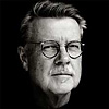 SE-Presenteras av kulturbolaget<BR>
<BR>
Högaktuell med sin medverkan i TV4:s succéprogram Så Mycket Bättre ger sig en av den svenska artistelitens stora legendarer åter ut på vägarna. Mikael Wiehe är redo att möta publiken på en omfattande Nordenturné våren 2012.<BR>
<BR>
Med fyrtio år som en av landets mest älskade låtskrivare var det inte mer än en självklarhet att TV4 hörde av sig till Mikael Wiehe när våra mest folkkära artister valdes ut till kanalens succéprogram Så Mycket Bättre. Efter premiäravsnittet stod det också klart att han tog en alldeles självklar plats i programmet med charm och pondus.<BR>
<BR>
De senaste åren har varit ett kreativt rus för Mikael Wiehe. Den mycket personliga skivan Sånger från en inställd skilsmässa följdes av den ursinnigt politiska Ta det tillbaka. Med ett låtskrivande på toppen av sin förmåga skrev Wiehe låtar och turnerade med en frenesi hälften så gamla kollegor måste avundas.<BR>
<BR>
Mikael Wiehe valde efter denna intensiva period att under 2011 ta det lite lugnare. Den pausen är emellertid över nu. Våren 2012 ger han sig ut med en omfattande turné i Norden.<BR>
<BR>
Åldersgräns: 13 år